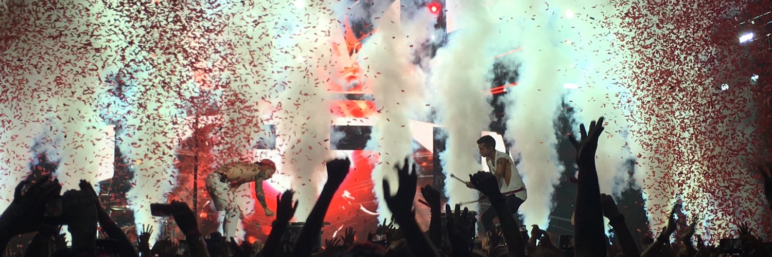CaralineZ's profile banner image