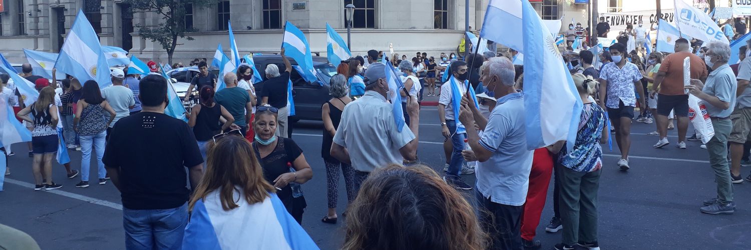 luisarronades's profile banner image