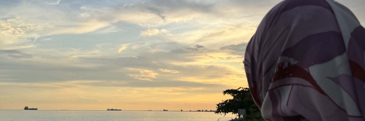aqmarlee's profile banner image