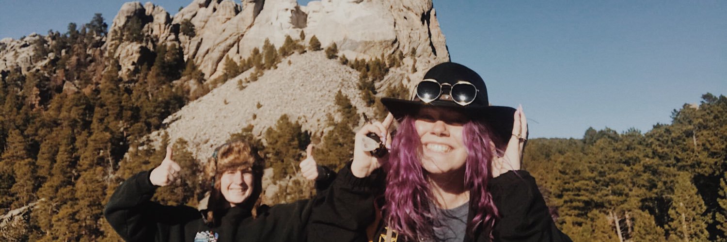 lysmaeb99's profile banner image