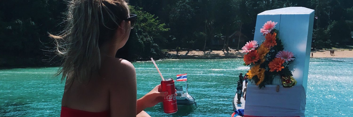 Lois🖤 banner