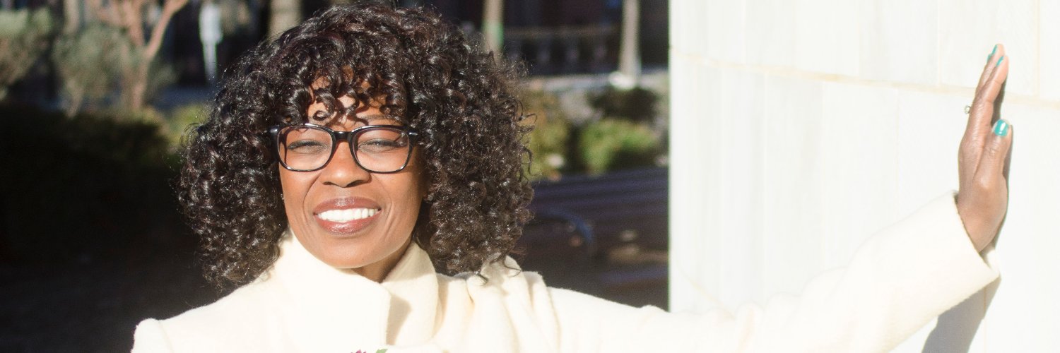 valderbeebeshow's profile banner image