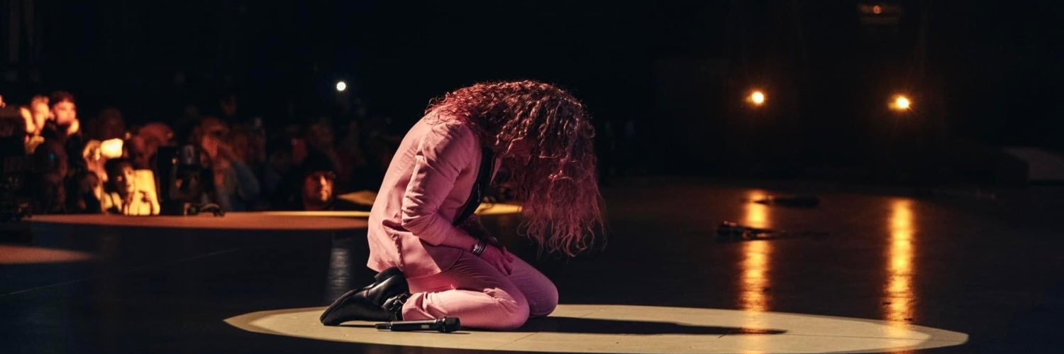 Justine (Tic 🌰) banner