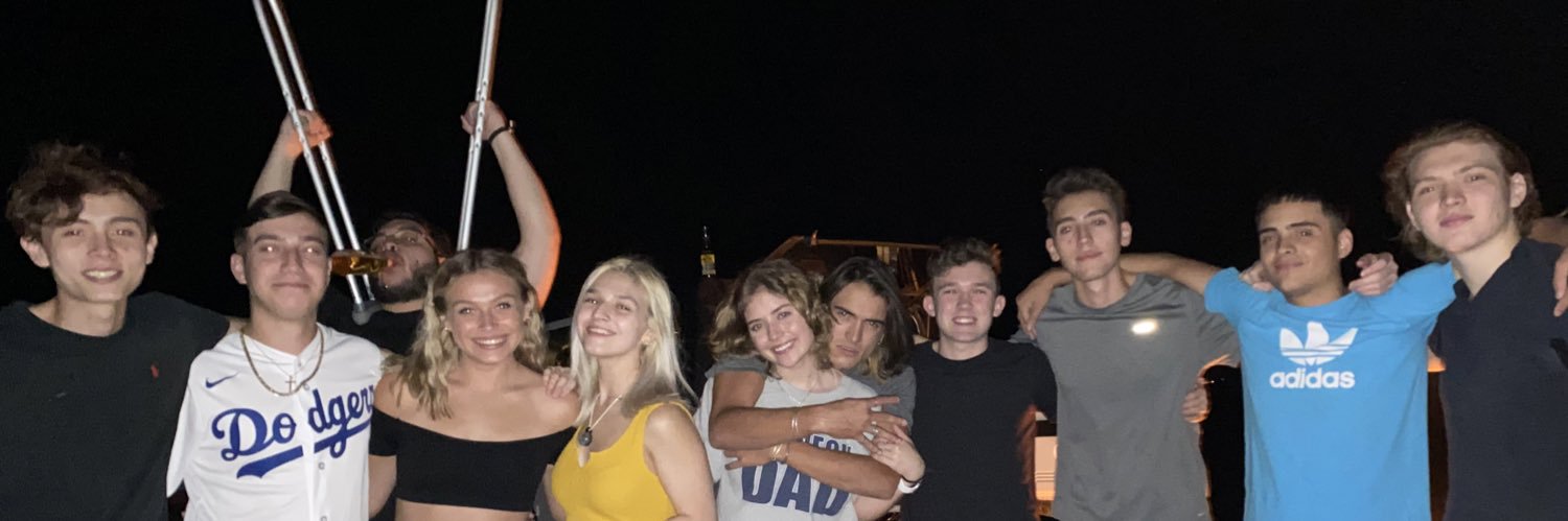 downbadhenz's profile banner image