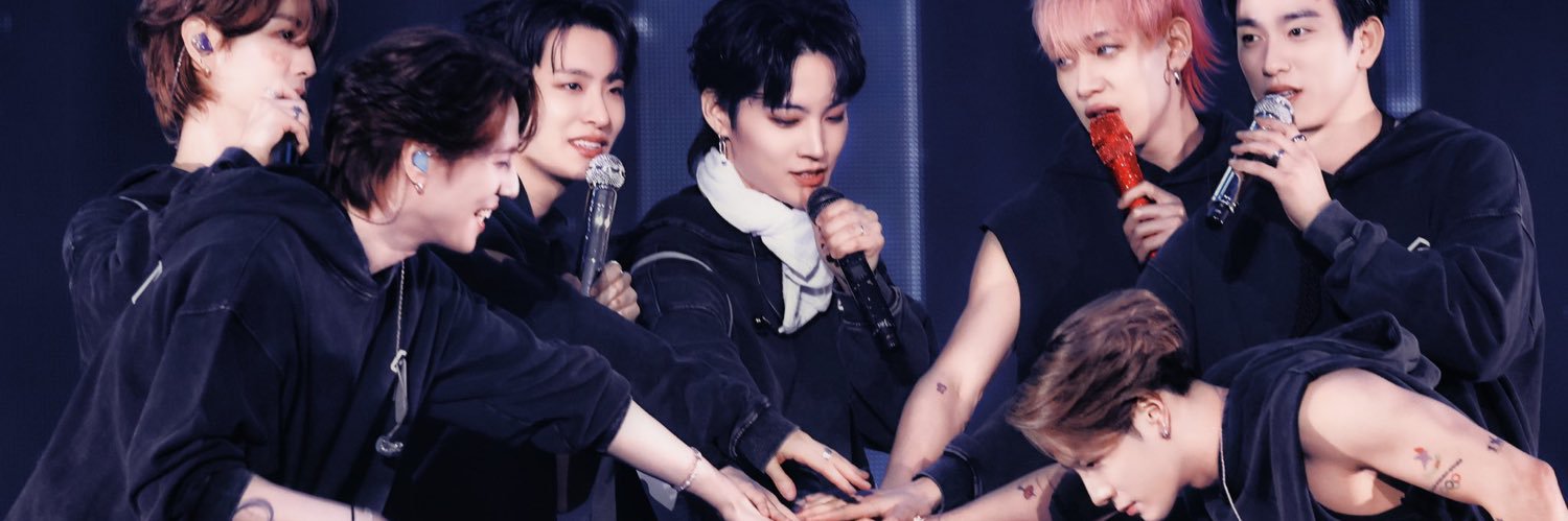 MOMLegoboy❄️⭐️⭐️⭐️⭐️⭐️⭐️⭐️ banner