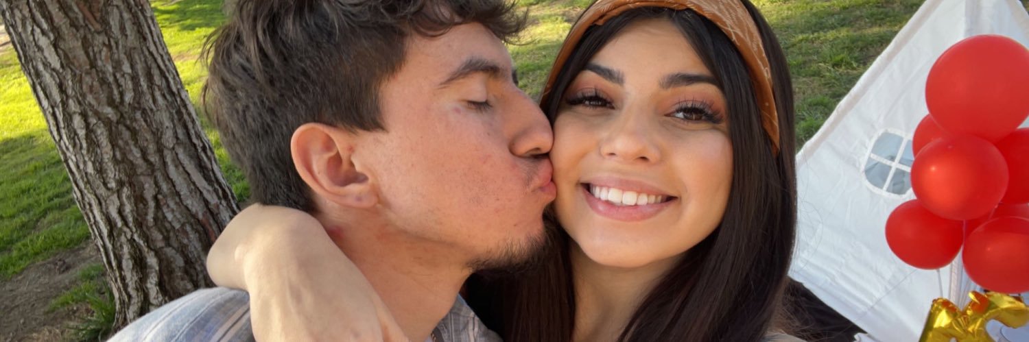 nayleengee's profile banner image