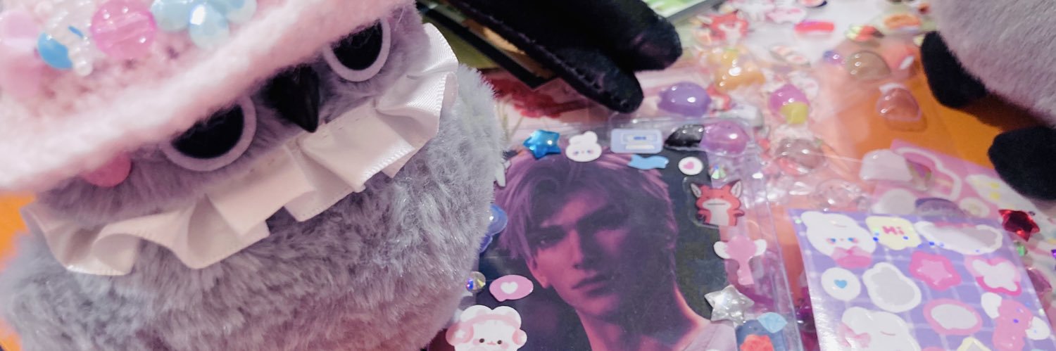 essavidae's profile banner image