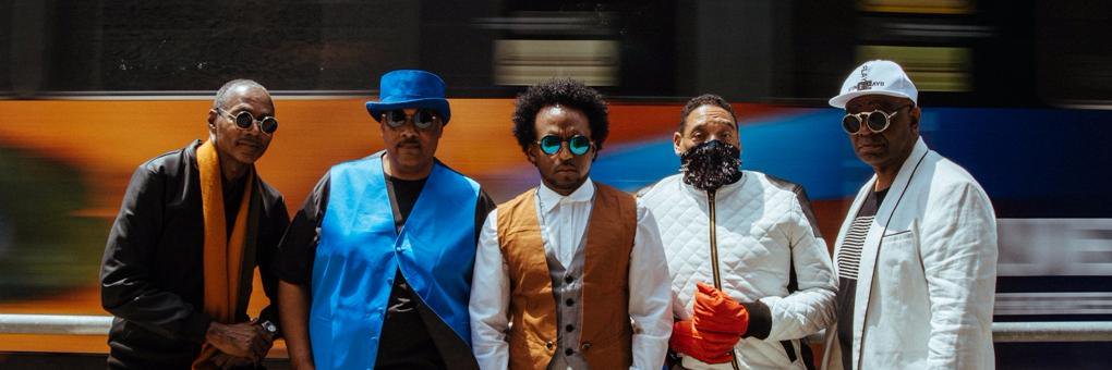 Messengerisback's profile banner image