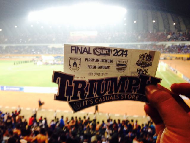 TRIUMPH STORE banner