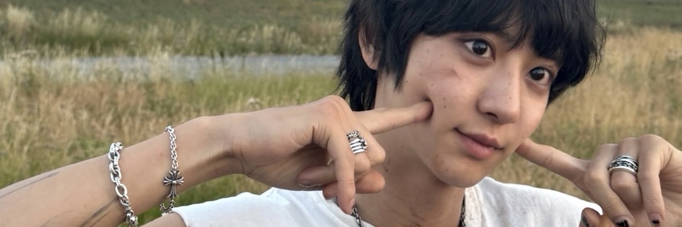 cossmoloey's profile banner image