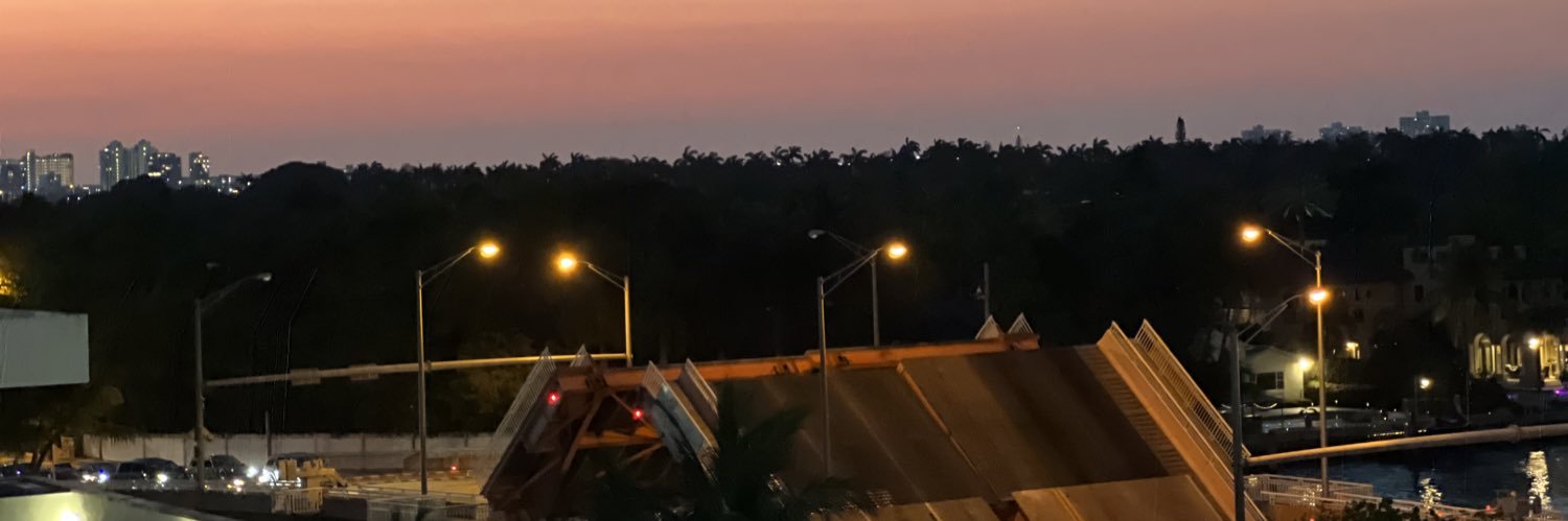 valeesaez11's profile banner image