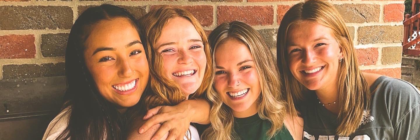 sydneylarson13's profile banner image