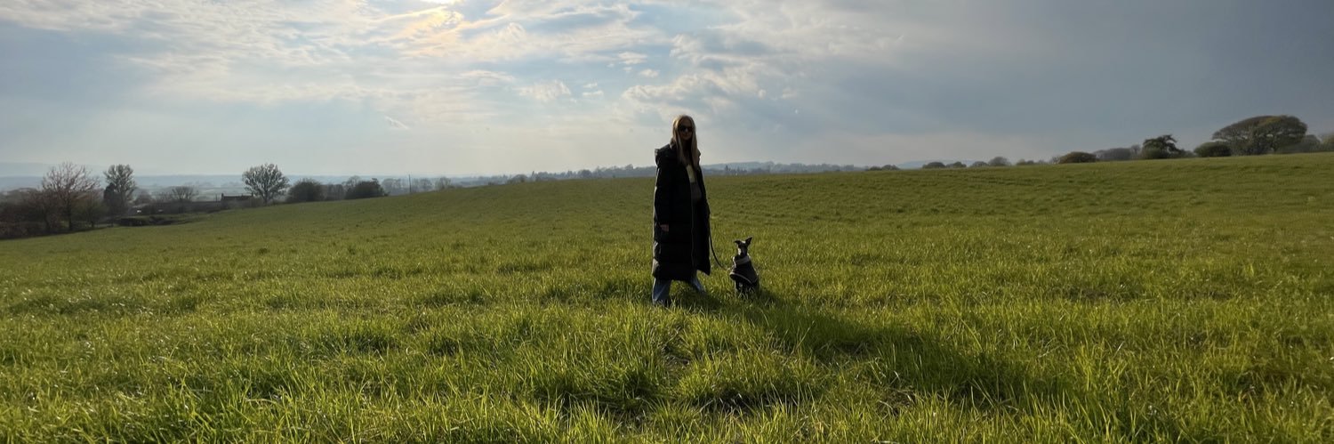 Issy Knopfler banner