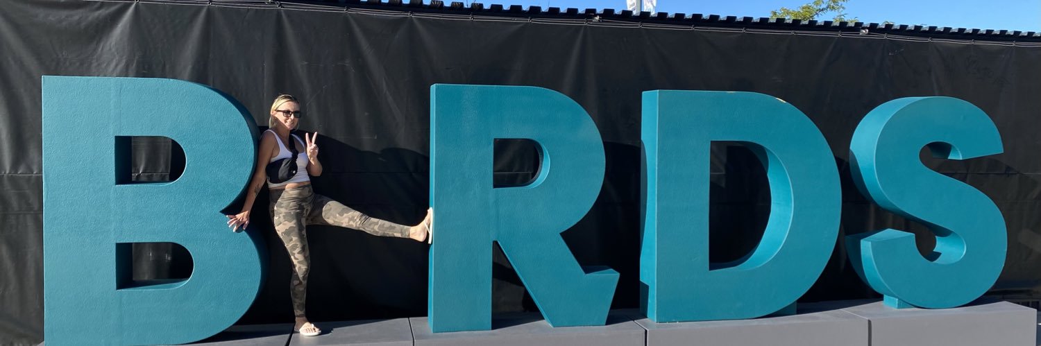 vbreezay's profile banner image