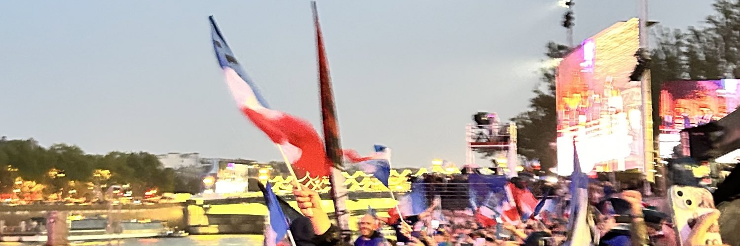 Chloe_9_b's profile banner image
