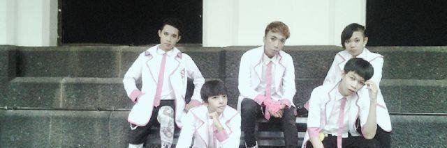 Qu'estWhat? Official banner