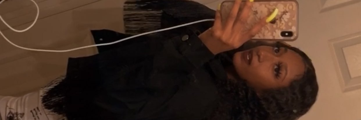CompletelyDee's profile banner image