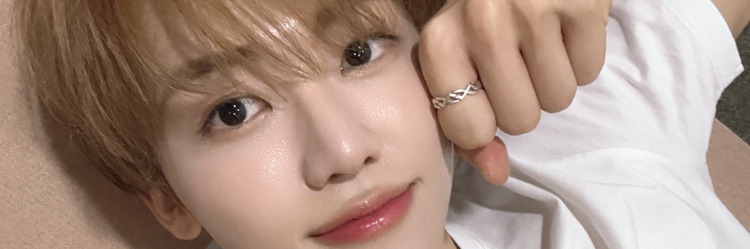 moowxmz's profile banner image