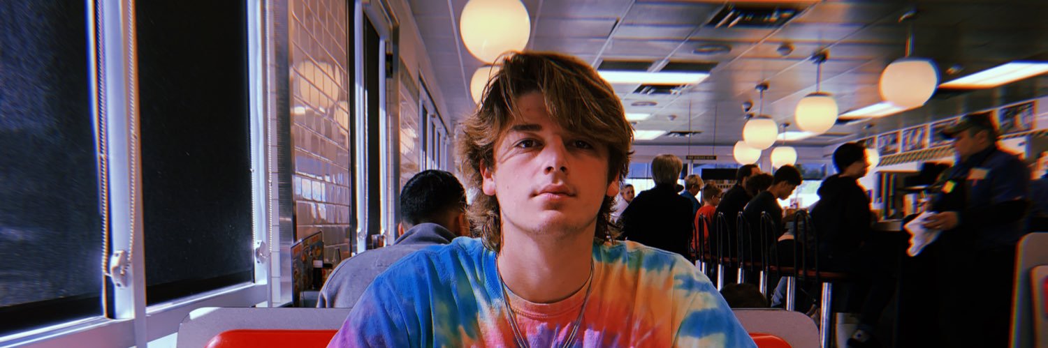 lilly_yoes's profile banner image