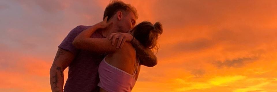 valenviotti's profile banner image