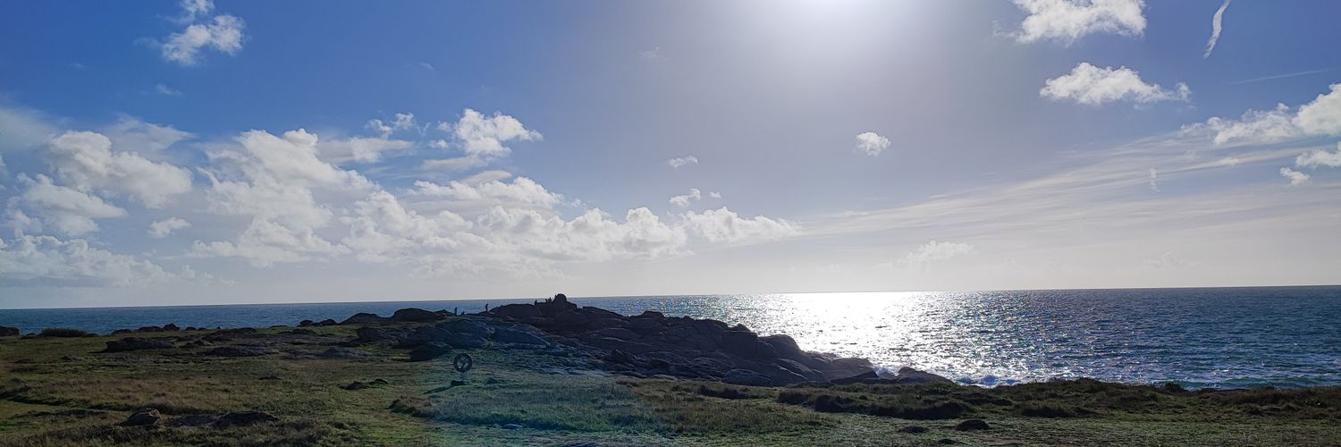 Camille 'Glating' banner