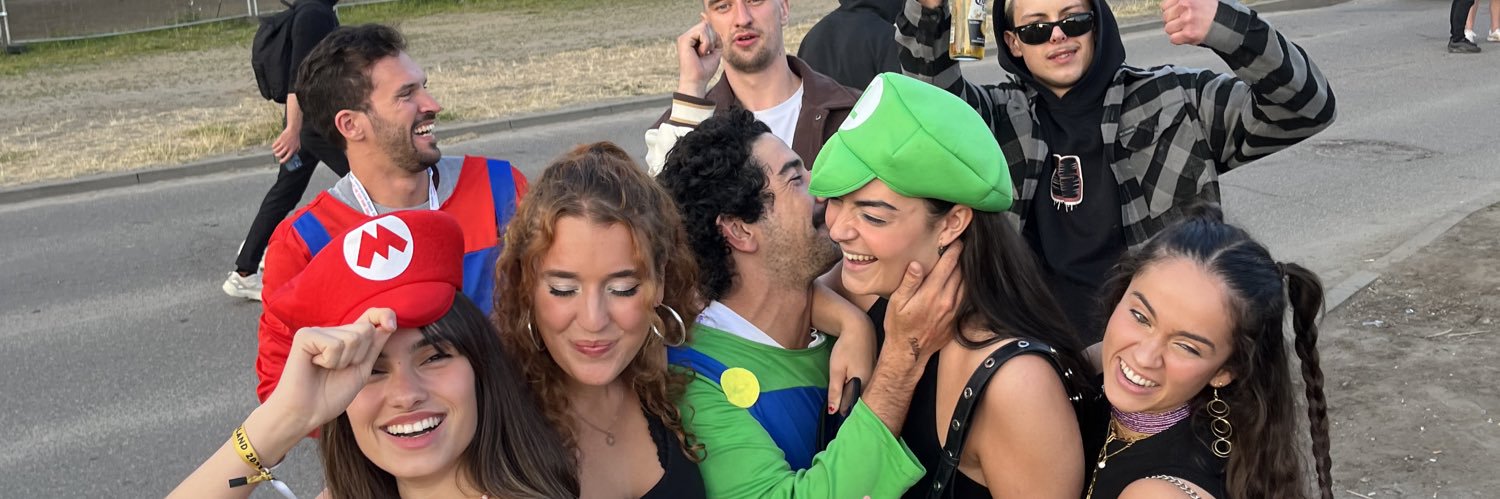 csimonsss's profile banner image