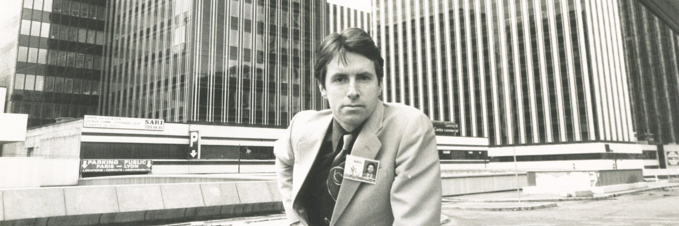 RobinScott | 'M' banner