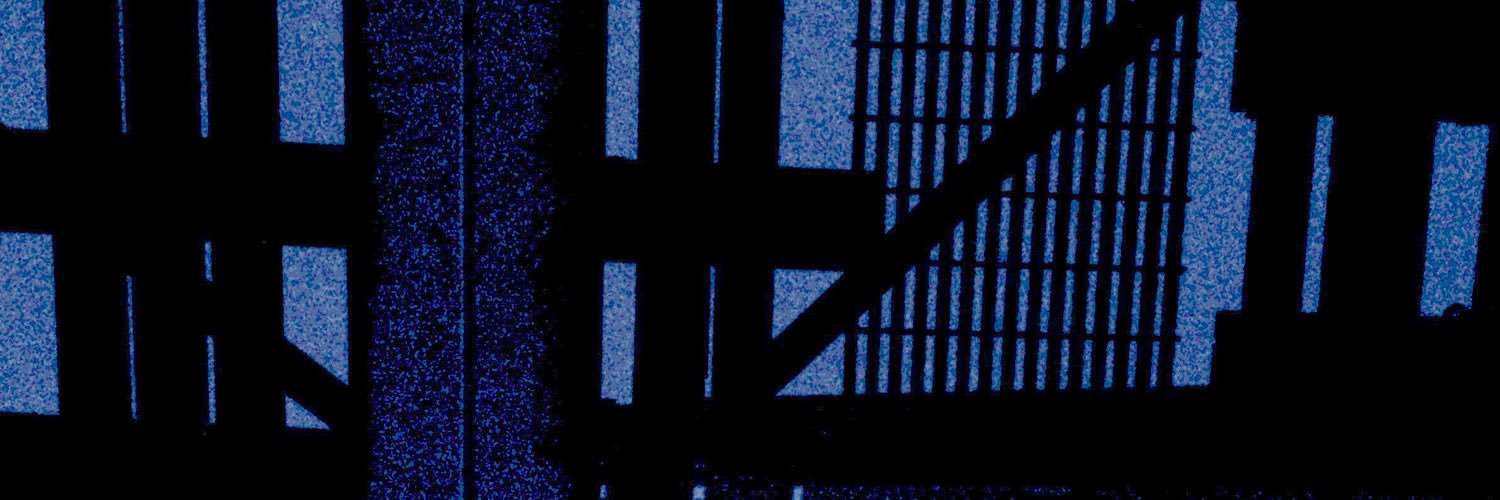 I B banner