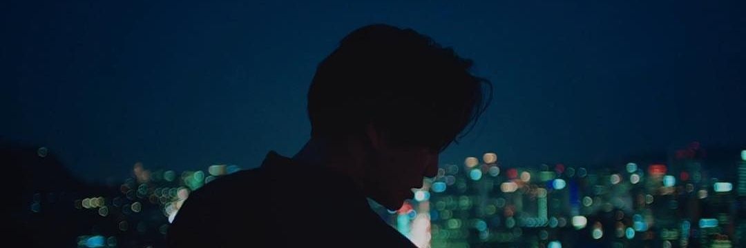 B banner