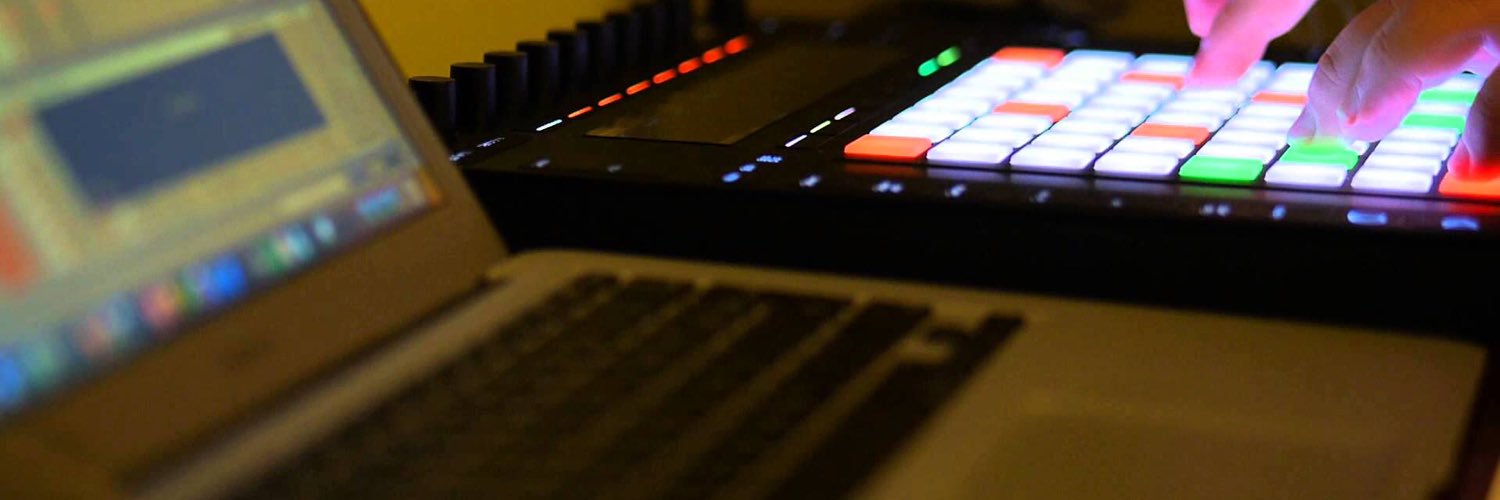 montdoe's profile banner image
