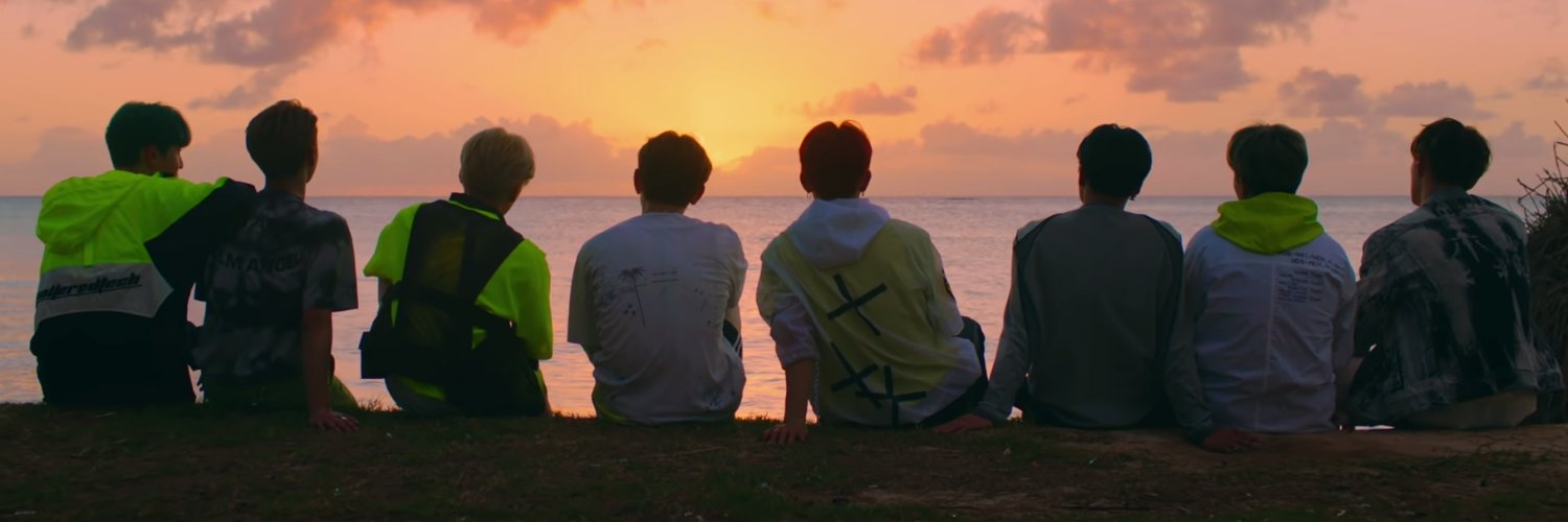 Carolina 🔭eyes on the ball no pasta⏳ banner