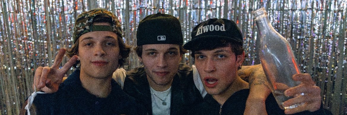 analisam_'s profile banner image