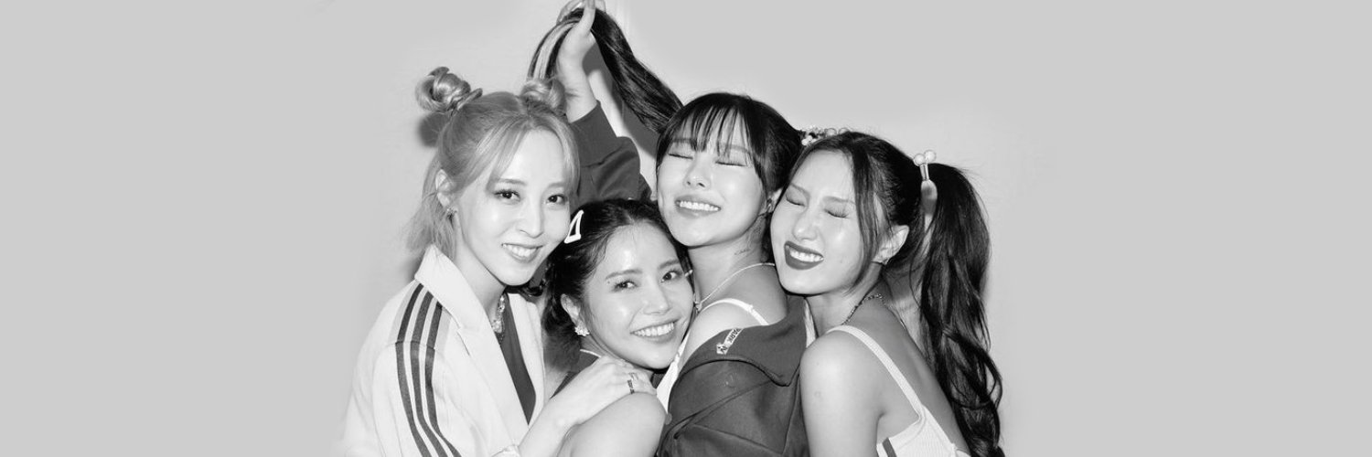 shesnerd's profile banner image