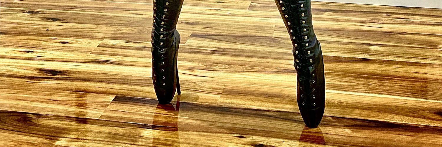 Aussie Bondage Girl banner