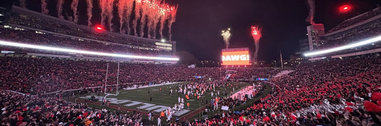 DAWGmom🐾❤️🖤🐾 banner