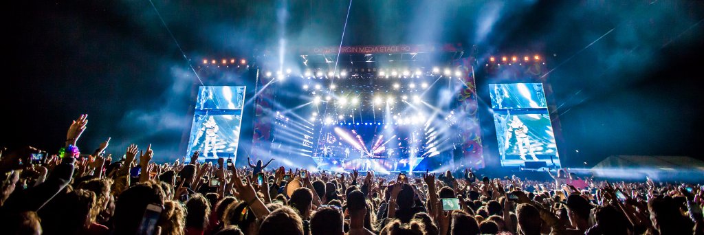 V FESTIVAL banner