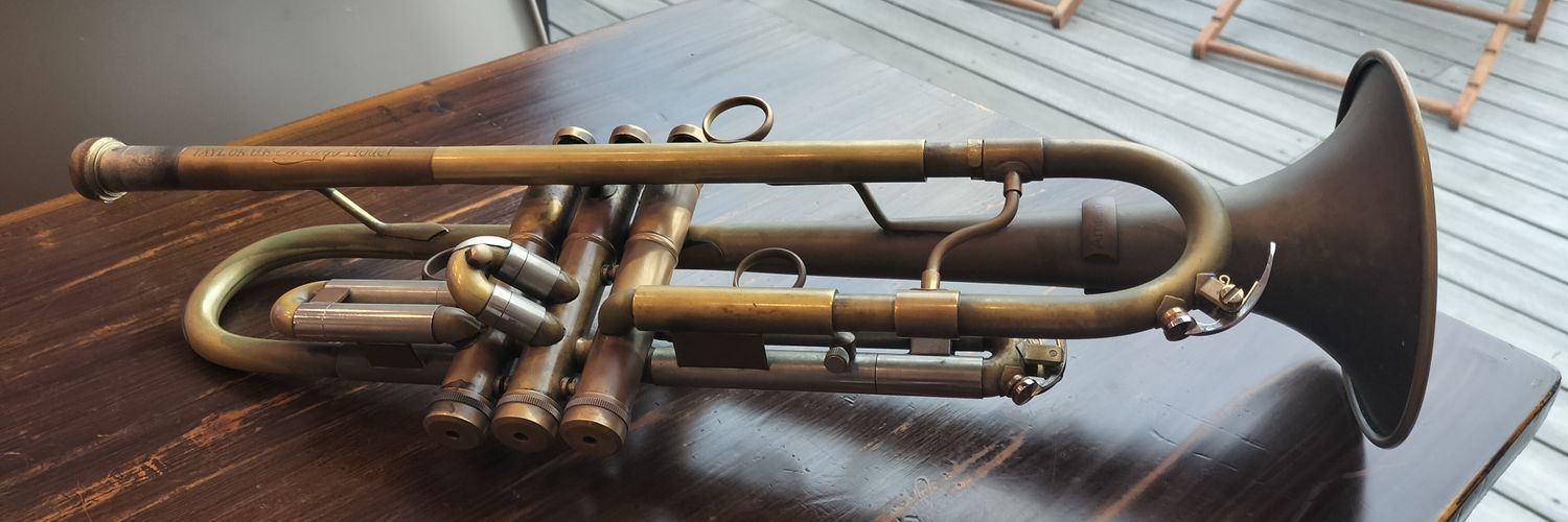 佐渡 涼 / John Brown banner