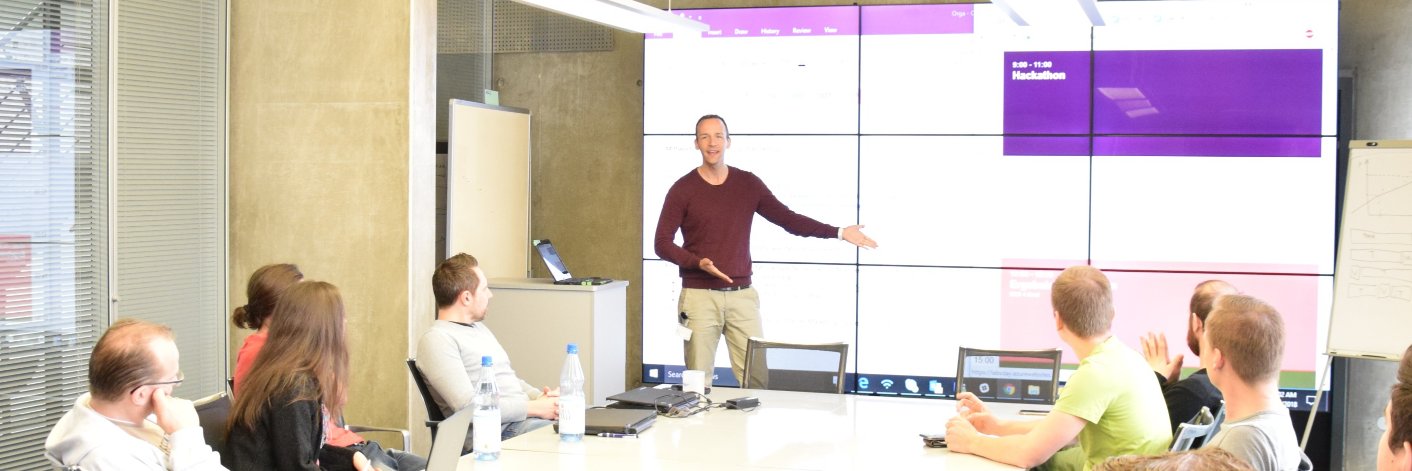 Manuel Naujoks banner