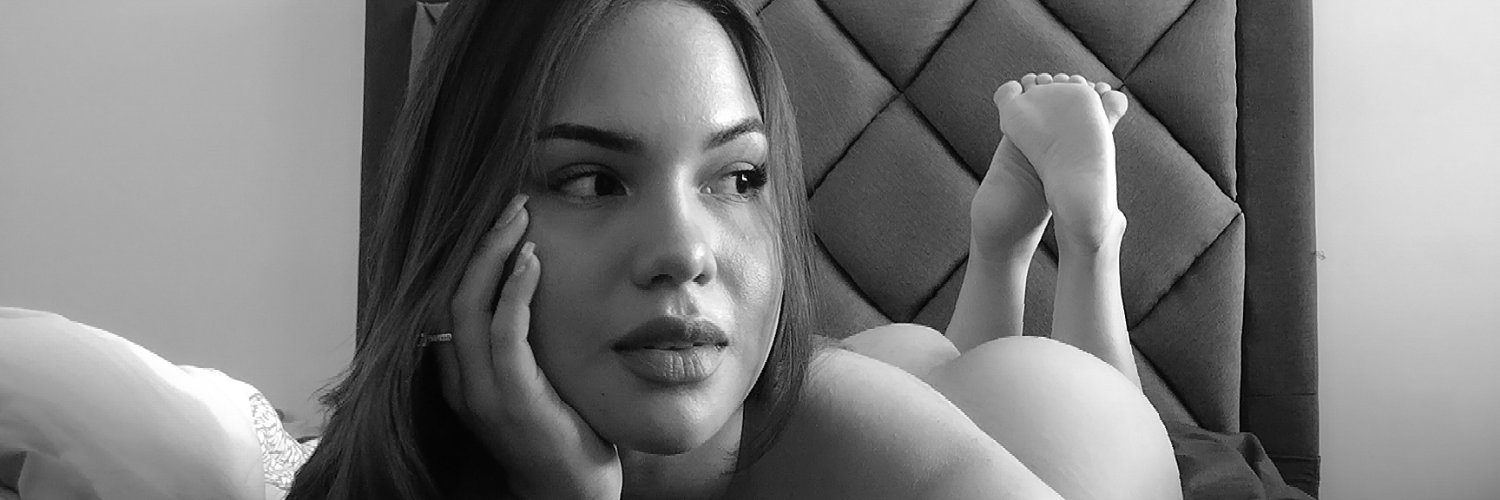 angielarez's profile banner image