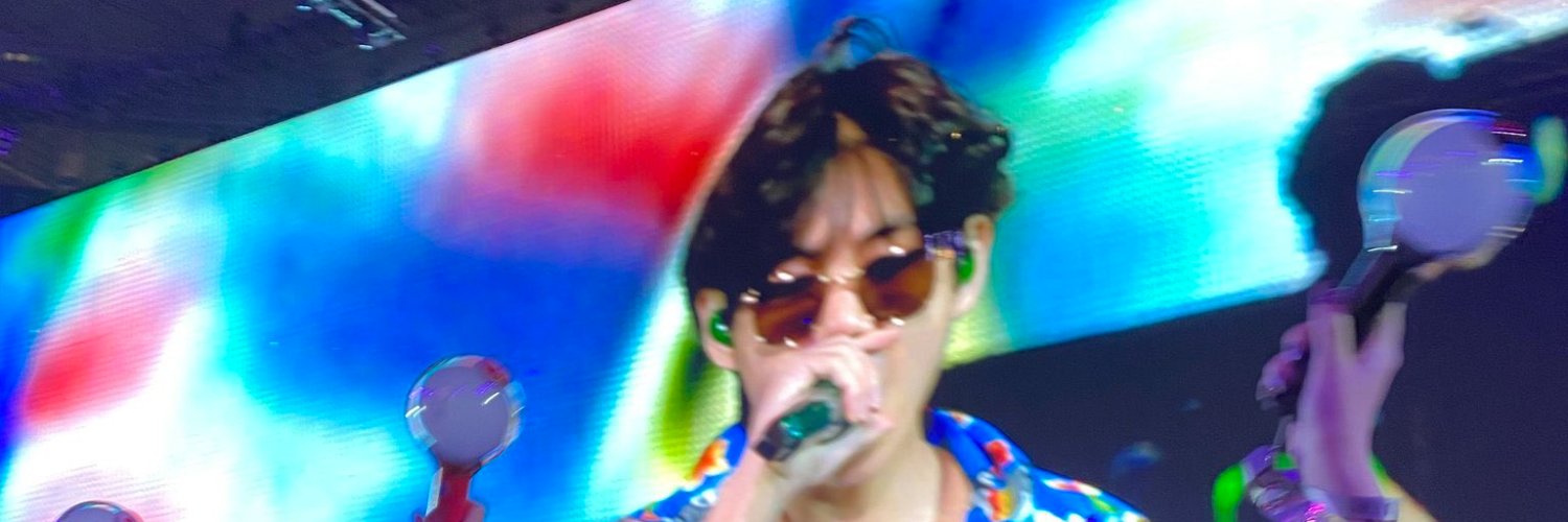 taheyoeng's profile banner image