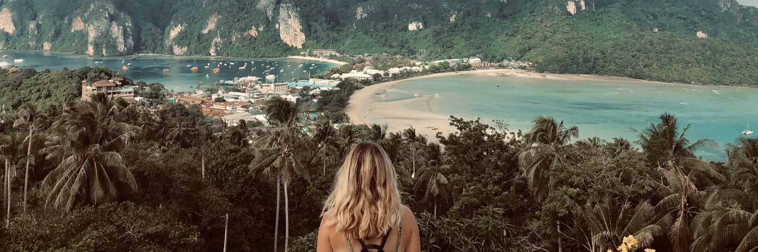 chloer_mitchell's profile banner image