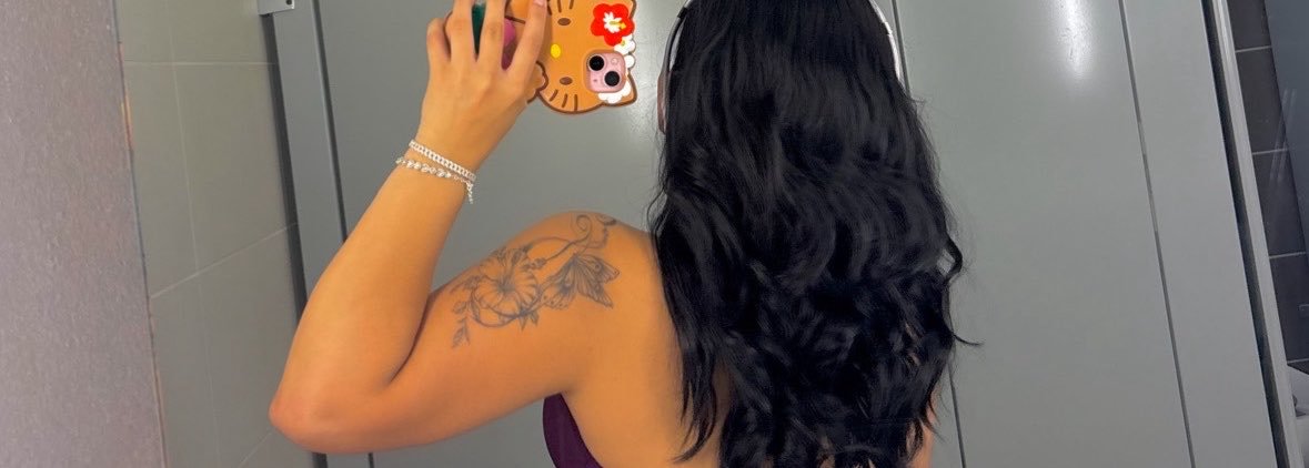GL0RYYGIRL's profile banner image