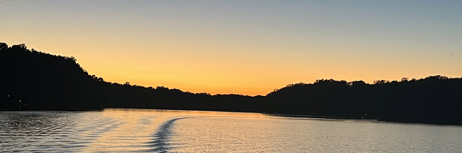 Queenie_215's profile banner image
