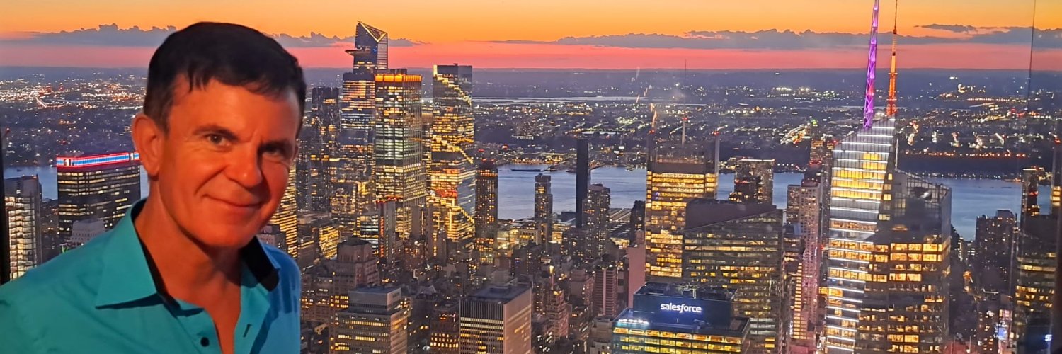 Gregorio León banner