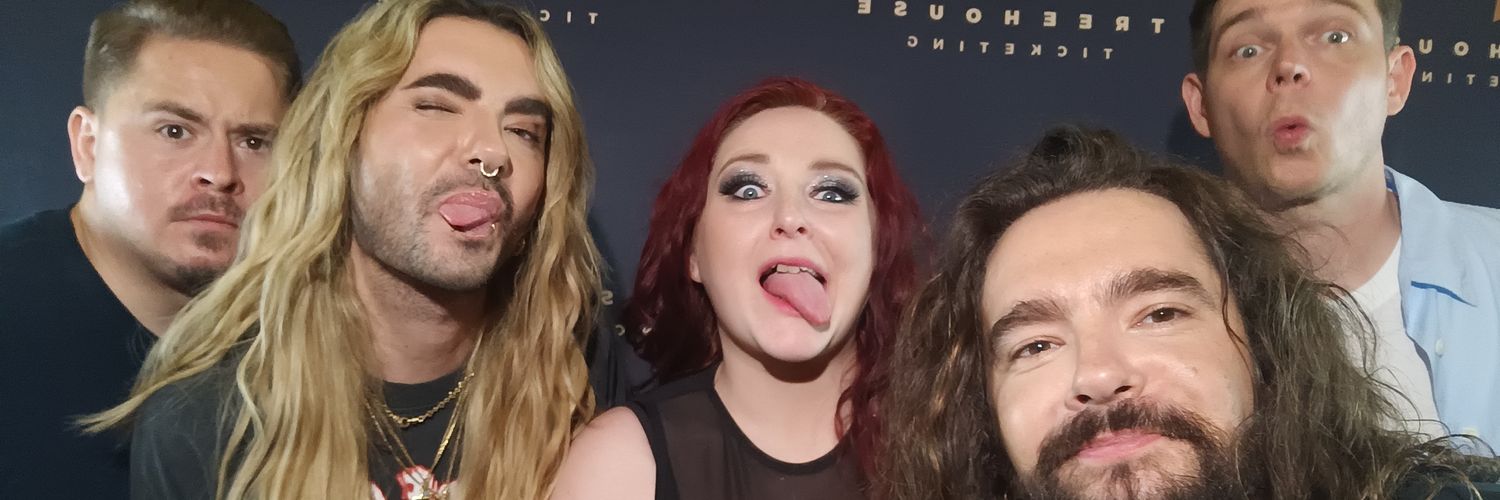 Dancing in the dark. banner