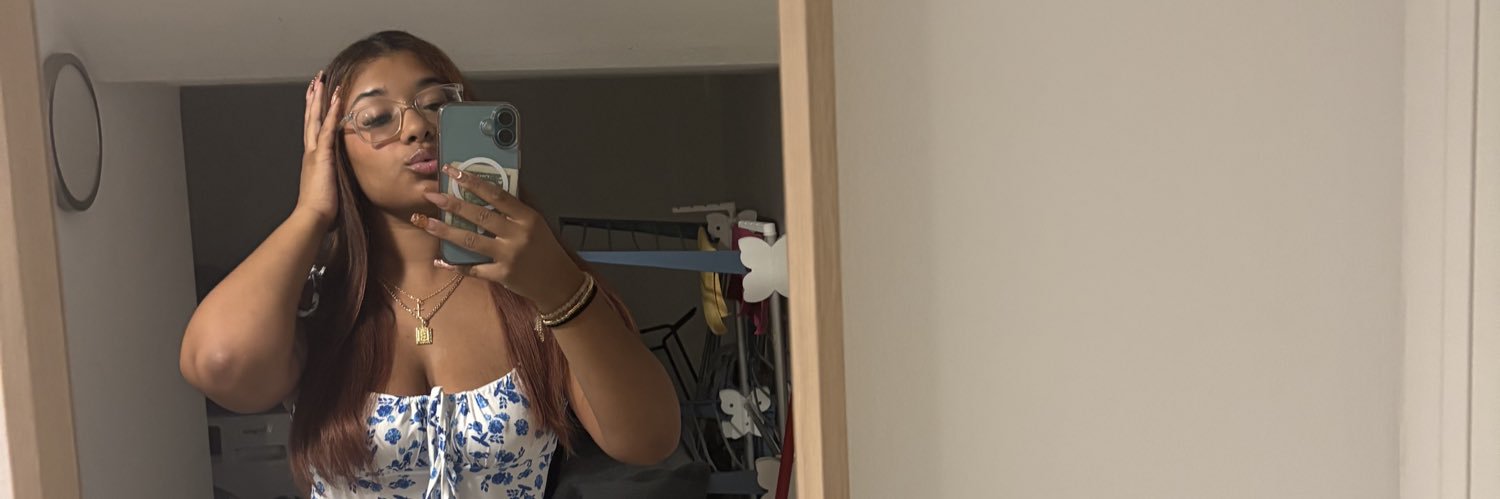 lizzyy_26's profile banner image