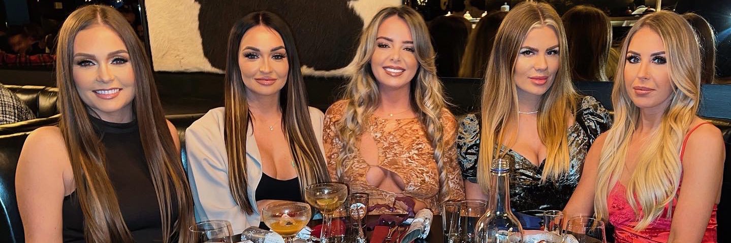 T I A   W A R D banner