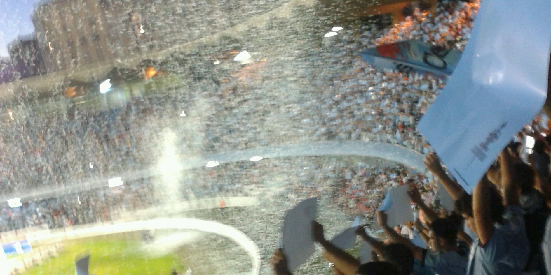 Óscar Antonio González banner