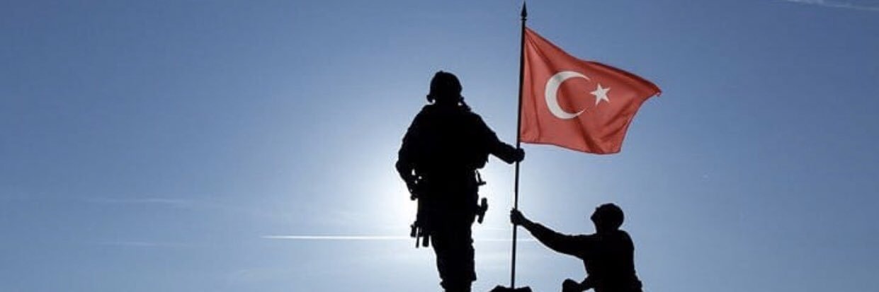 MelikeOnder's profile banner image