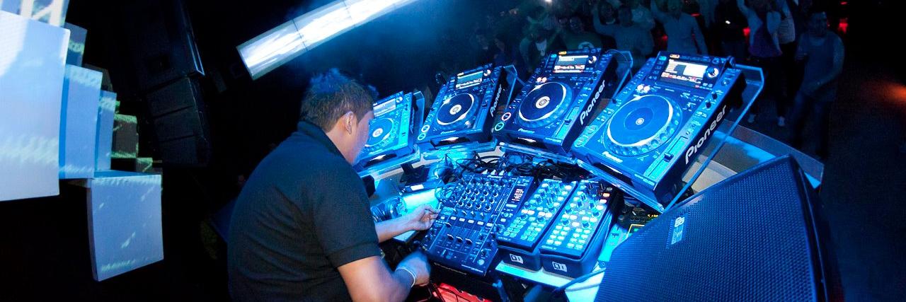 DEEJAYSUCH's profile banner image
